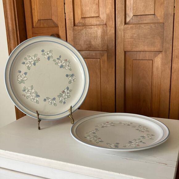 Vintage Hearthside Chantilly Fleur de Lune Dinner Plates, Set of 2 - Picture 1 of 7
